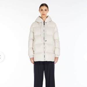 Max Mara Quilted down jacket in water-resistant canvas NWOT